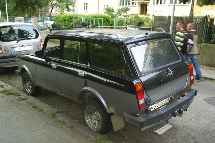 Moskvič 2137 SUV 2A.jpg